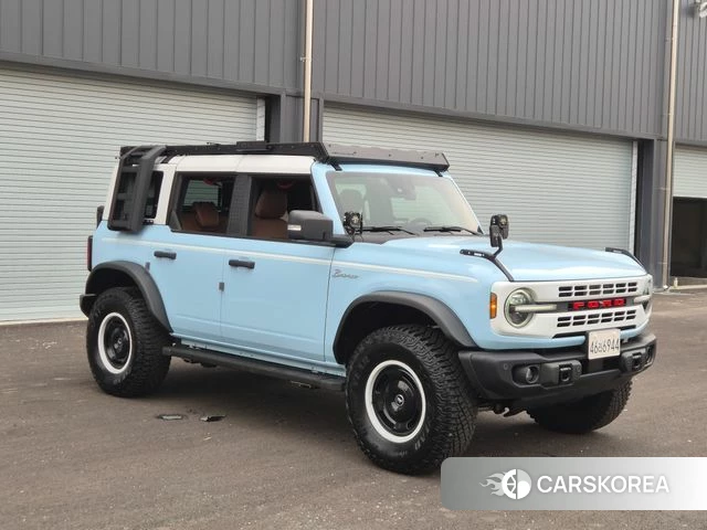 Ford Bronco 6th Generation 2023 Небесно-голубой из Кореи