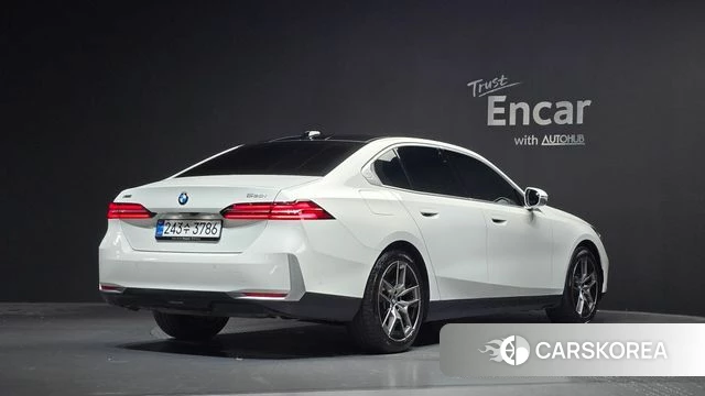 BMW 5 Series (G60) 2025 Белый из Кореи