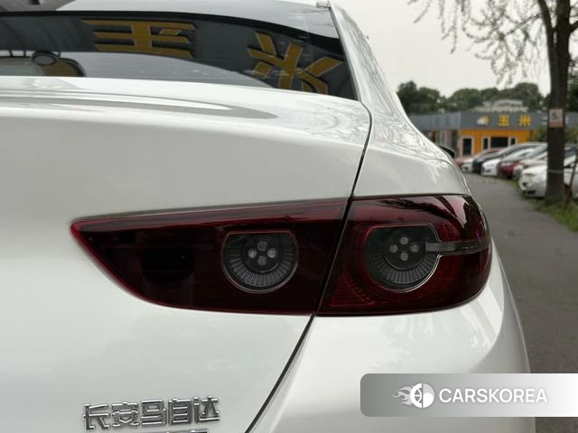 Mazda 3 2021 Белый из Китая
