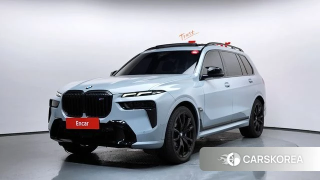 BMW X7 (G07) 2024 Светло-серебряный цвет из Кореи, фото 2