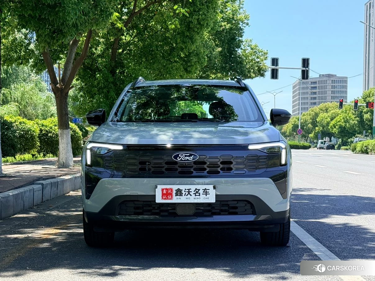 Ford Equator 2024 Серебристо-серый из Китая