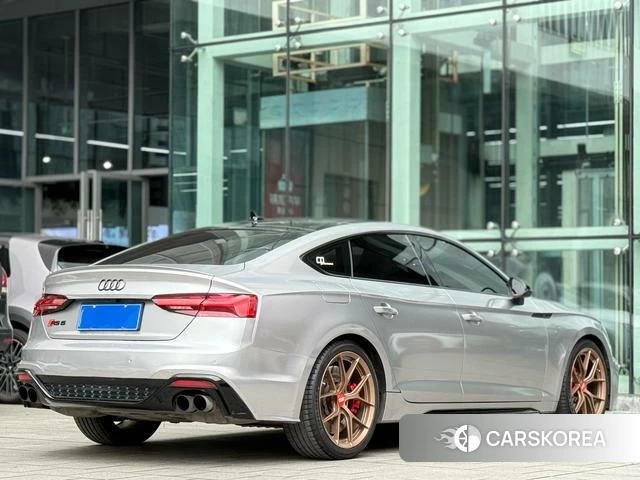 Audi S5 2021 Темно-серый из Китая