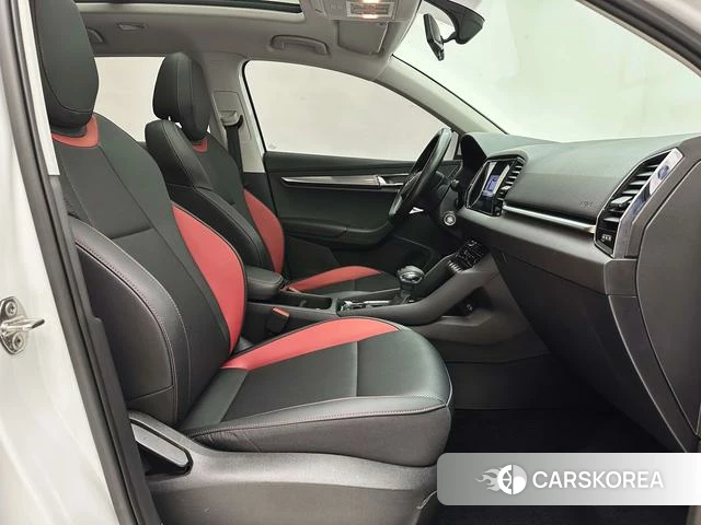 Skoda Karoq 2023 Белый из Китая