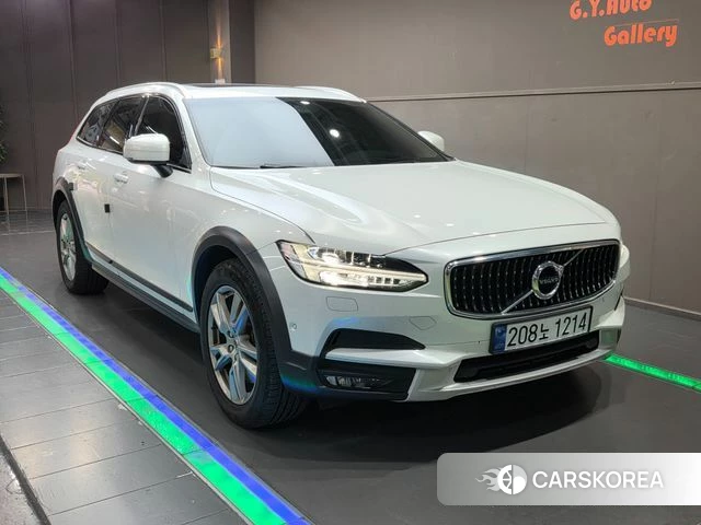 Volvo V90 Cross-Country 2018 Белый из Кореи