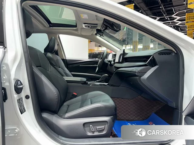 Toyota Camry 2025 Белый из Китая