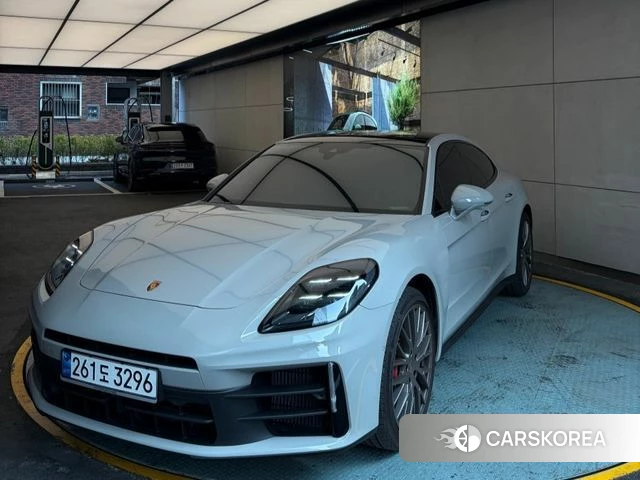 Porsche Panamera (976) 2025 Серебристо-серый из Кореи