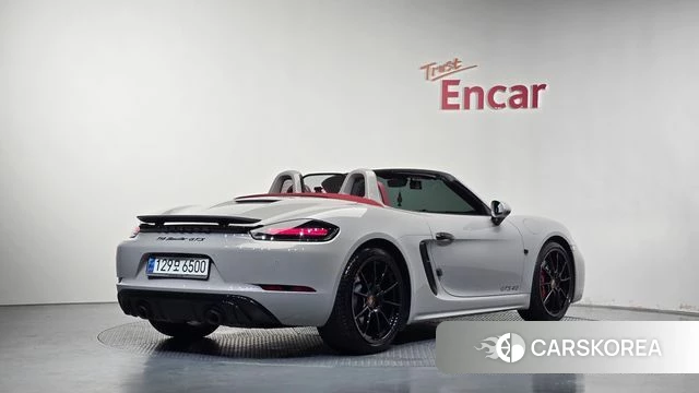 Porsche 718 Boxster 2024 Серебристо-серый из Кореи