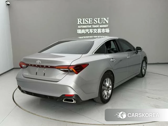 Toyota Avalon 2022 Серебристо-серый из Китая