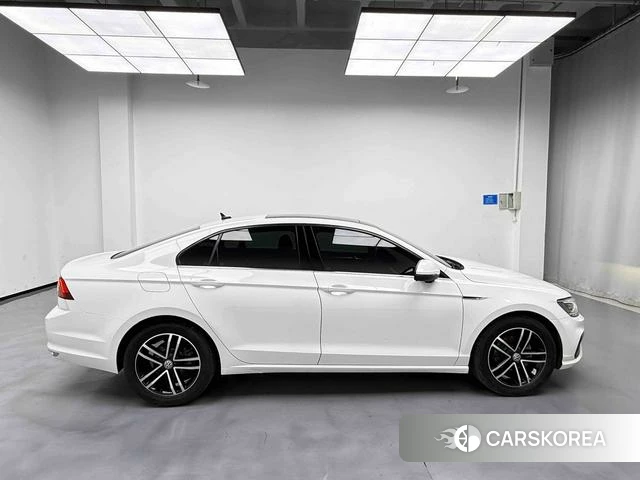 Volkswagen Lamando 2021 Белый из Китая