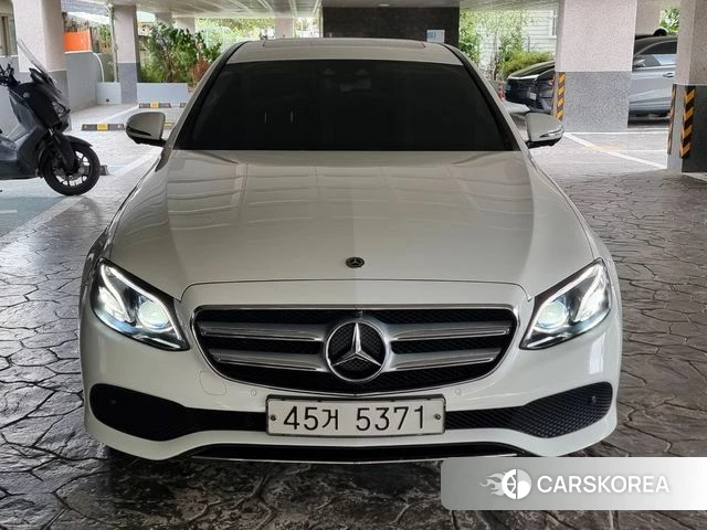 Mercedes-Benz E-Class W213 2019 Белый из Кореи