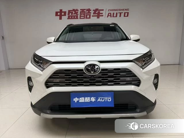 Toyota RAV4 2021 Белый из Китая
