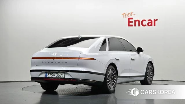 Hyundai Grandeur (GN7) 2023 Белый из Кореи