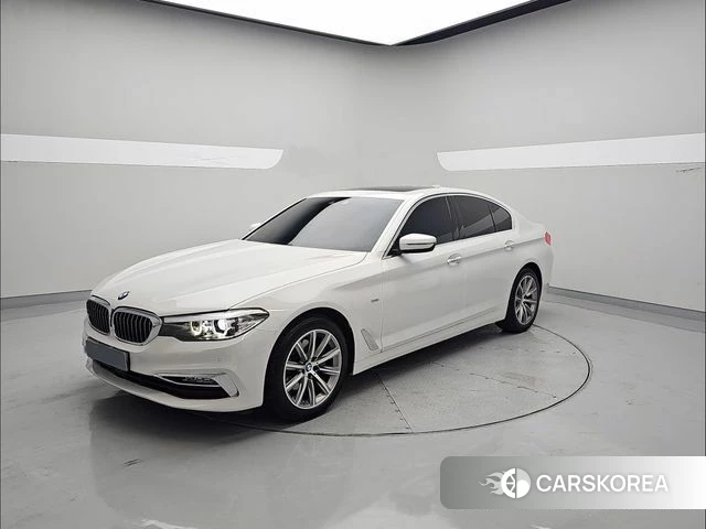 BMW 5 Series (G30) 2018 Белый из Кореи
