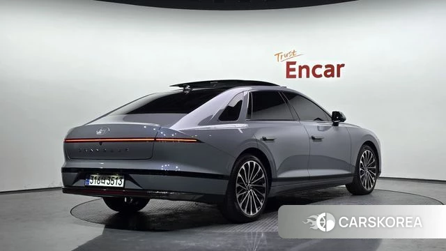 Hyundai Grandeur Hybrid (GN7) 2023 Светло-серебряный цвет из Кореи