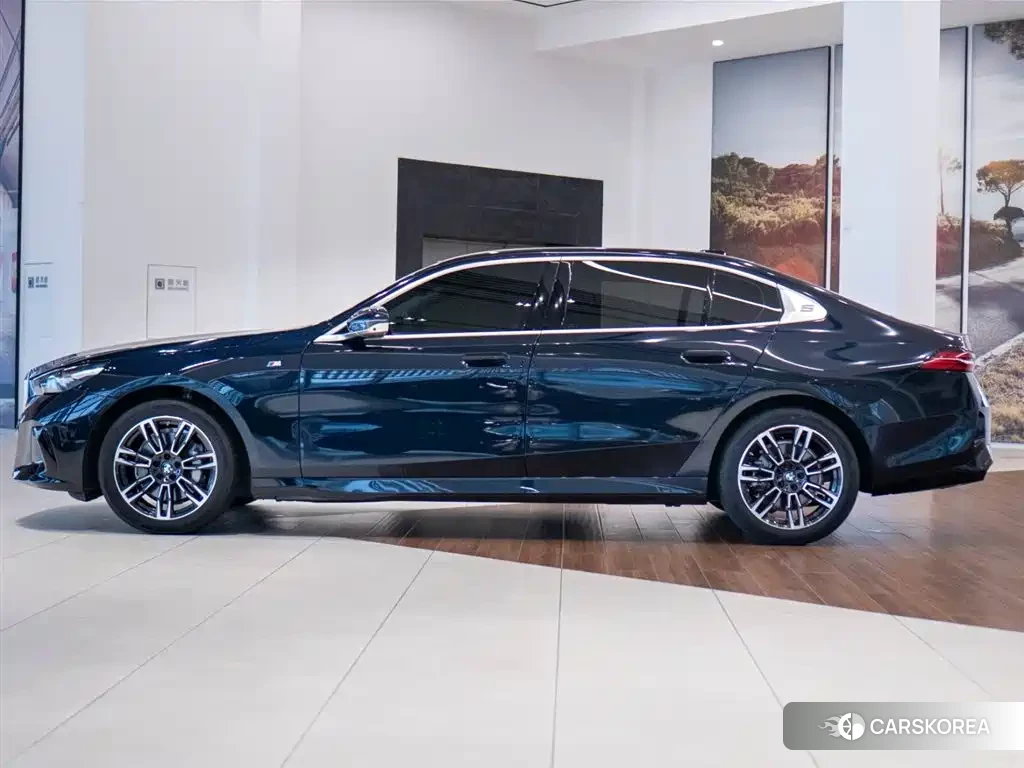 BMW 5 series 2024 Черный из Китая