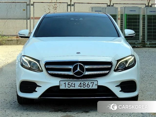 Mercedes-Benz E-Class W213 2018 Белый из Кореи