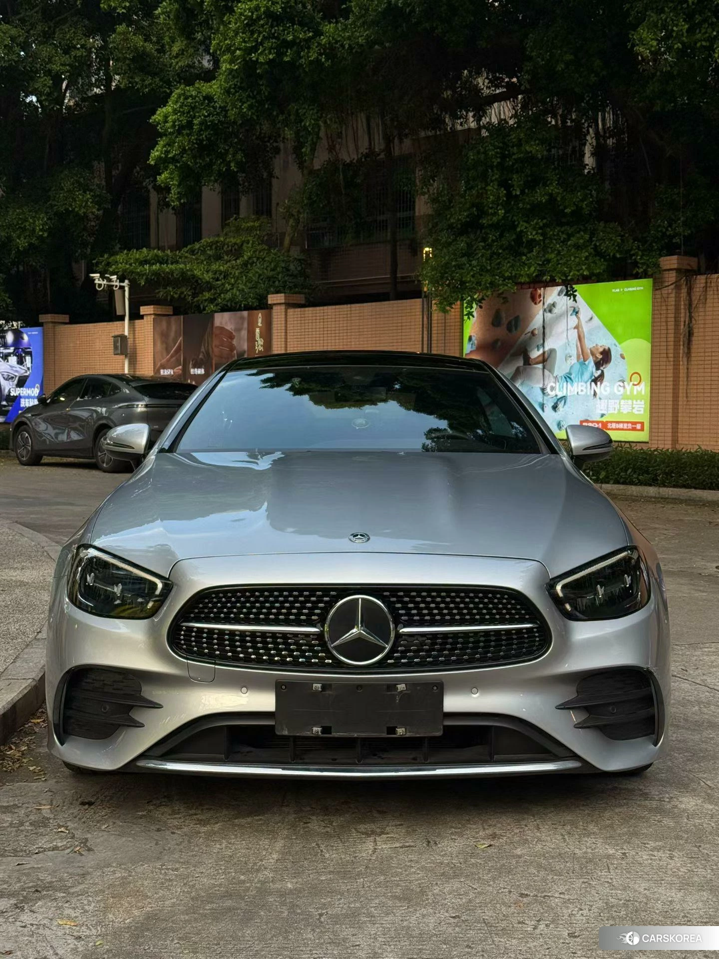 Mercedes-Benz E-Class 2020 Серебристо-серый из Китая
