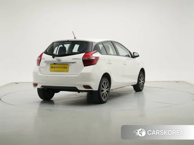 Toyota Yaris L 2021 Белый из Китая