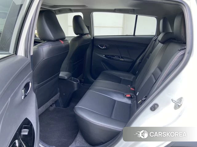 Toyota Yaris L 2021 Белый из Китая