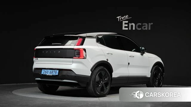 Volvo EX30 Cross Country 2025 Белый из Кореи