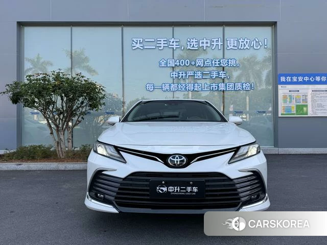 Toyota Camry 2021 Белый из Китая