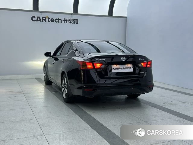 Nissan Altima 2023 Черный из Китая