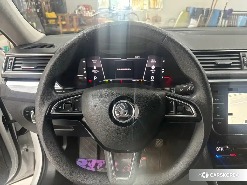 Skoda Superb 2023 Белый из Китая