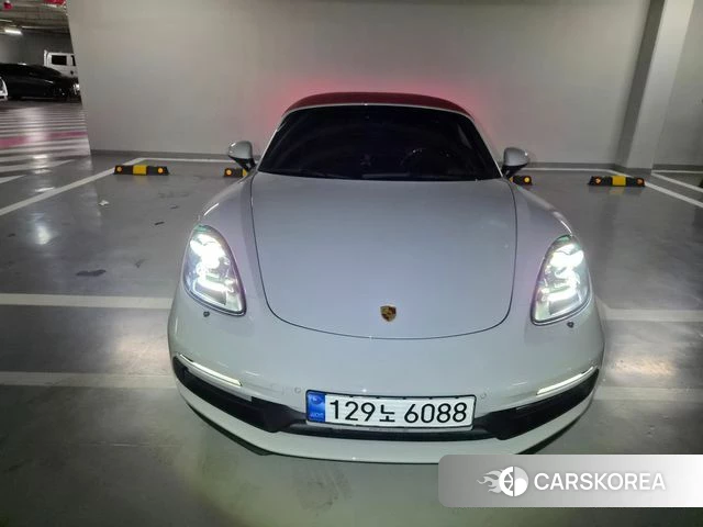 Porsche 718 Boxster 2023 Белый из Кореи
