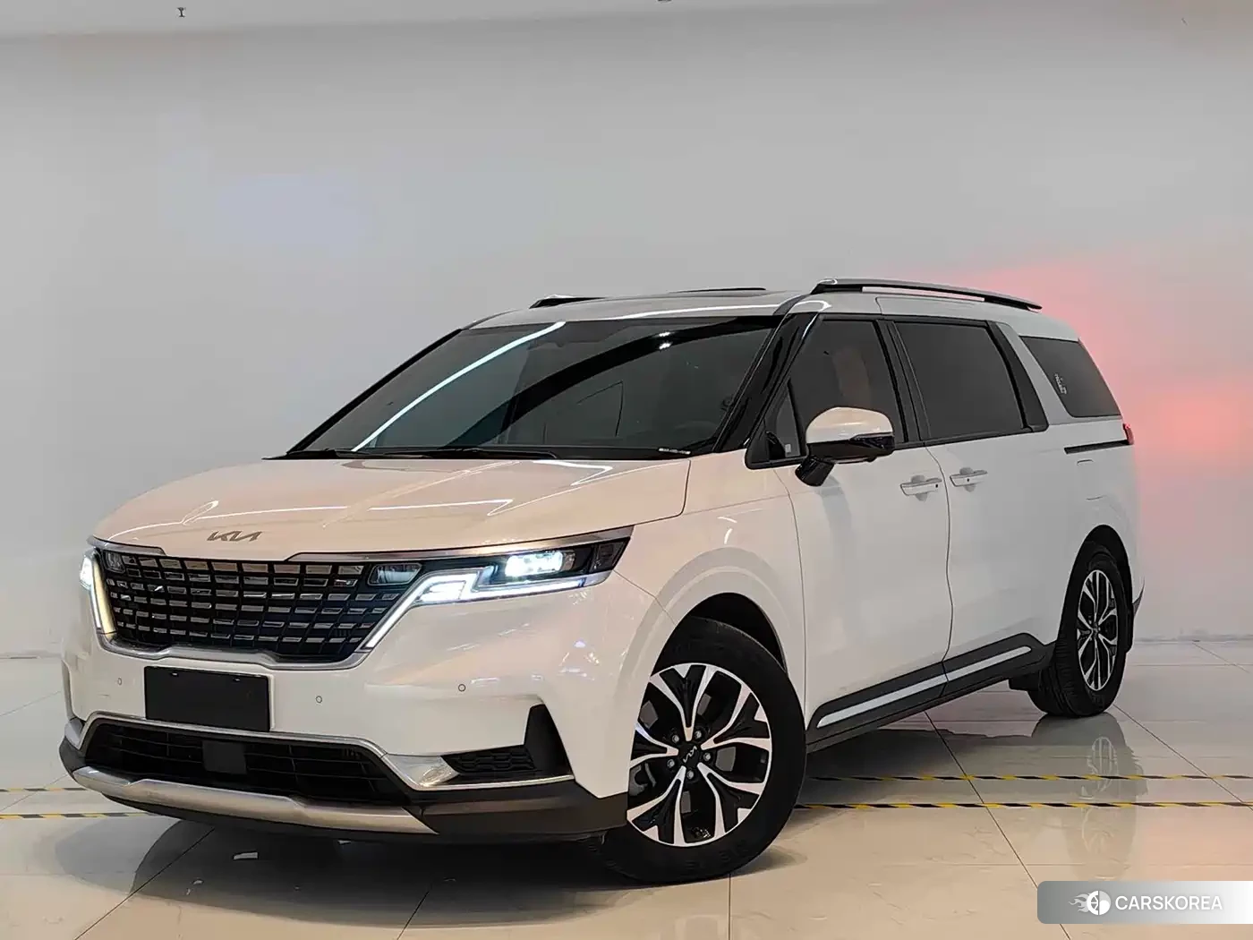 Kia Carnival 2023 Белый из Китая