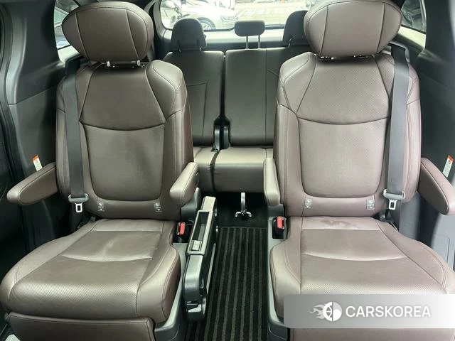 Toyota Granvia 2023 Серебристо-серый из Китая