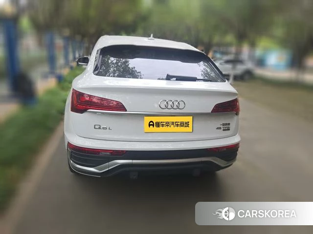 Audi Q5L 2021 Белый из Китая