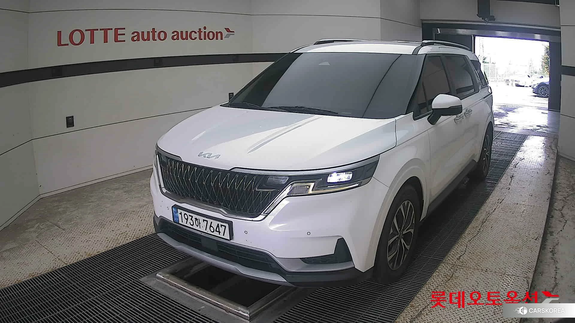 Kia Carnival 2022 Snow White Pearl (optional) из Кореи