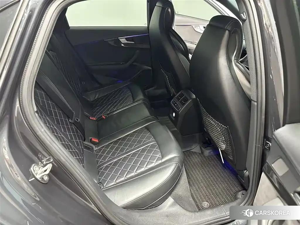 Audi S4 2018 Silver/gray из Китая
