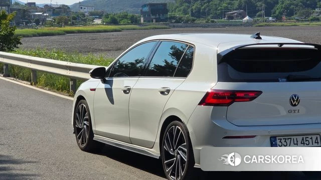 Volkswagen Golf 8th Generation 2024 Белый из Кореи