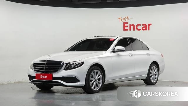 Mercedes-Benz E-Class W213 2019 Белый из Кореи