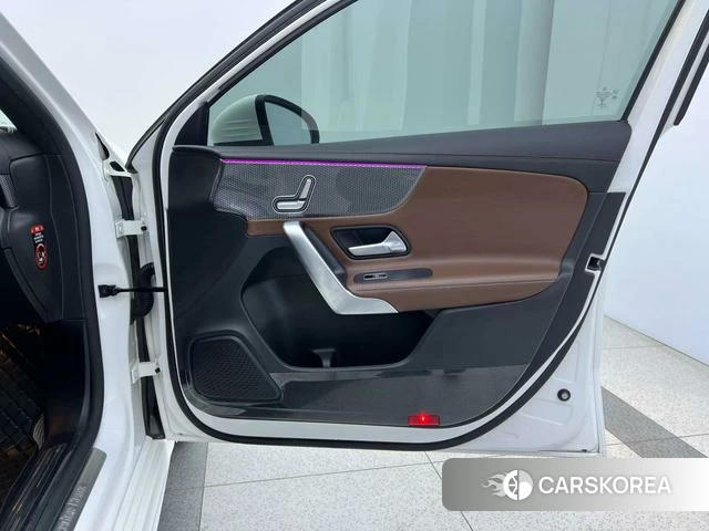 Mercedes-Benz A-Class 2021 Белый из Китая