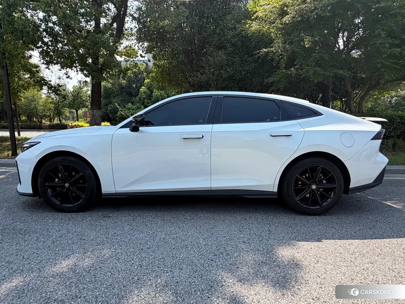 Chang'an UNI-V 2023 Белый из Китая