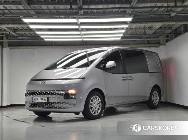 Hyundai Staria 2023 Серебряный из Кореи