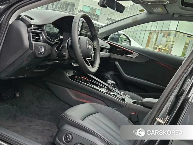 Audi A4L 2021 Темно-серый из Китая