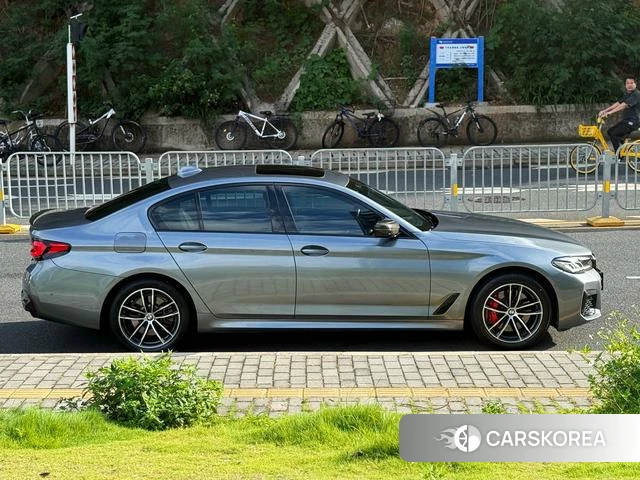 BMW 5 series 2021 Темно-серый из Китая