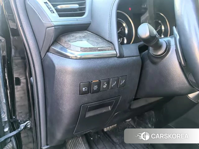Toyota Vellfire 2023 Черный из Китая