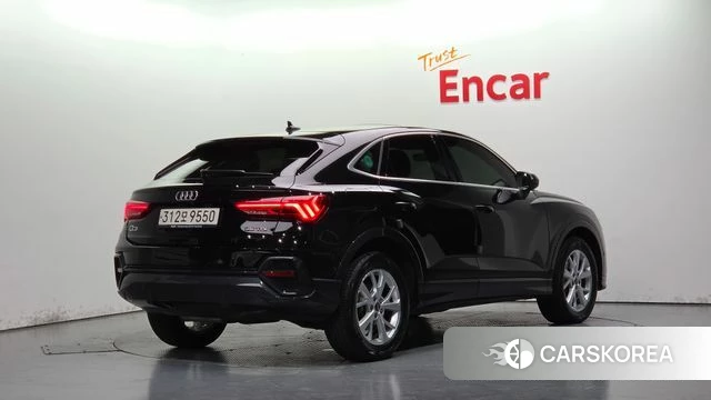 Audi Q3 (F3) 2022 Черный из Кореи