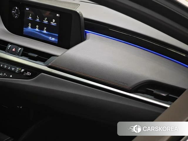 Lexus ES 2021 Серебристо-серый из Китая