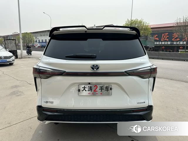 Toyota Granvia 2024 Белый из Китая
