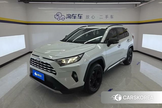 Toyota RAV4 2021 Белый из Китая