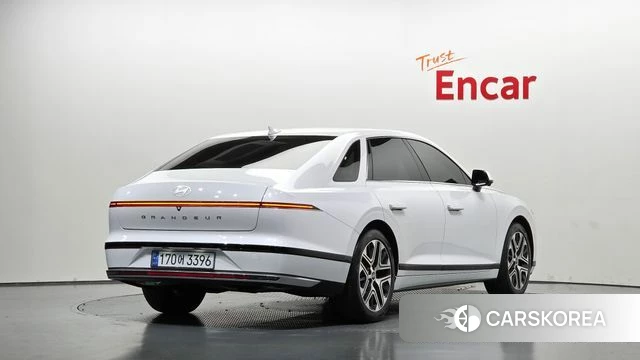 Hyundai Grandeur Hybrid (GN7) 2023 Белый из Кореи