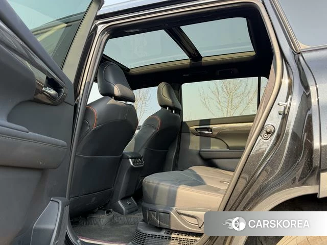 Toyota Crown 2025 Черный из Китая