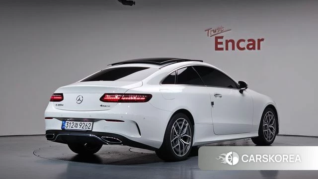 Mercedes-Benz E-Class W213 2022 Белый из Кореи