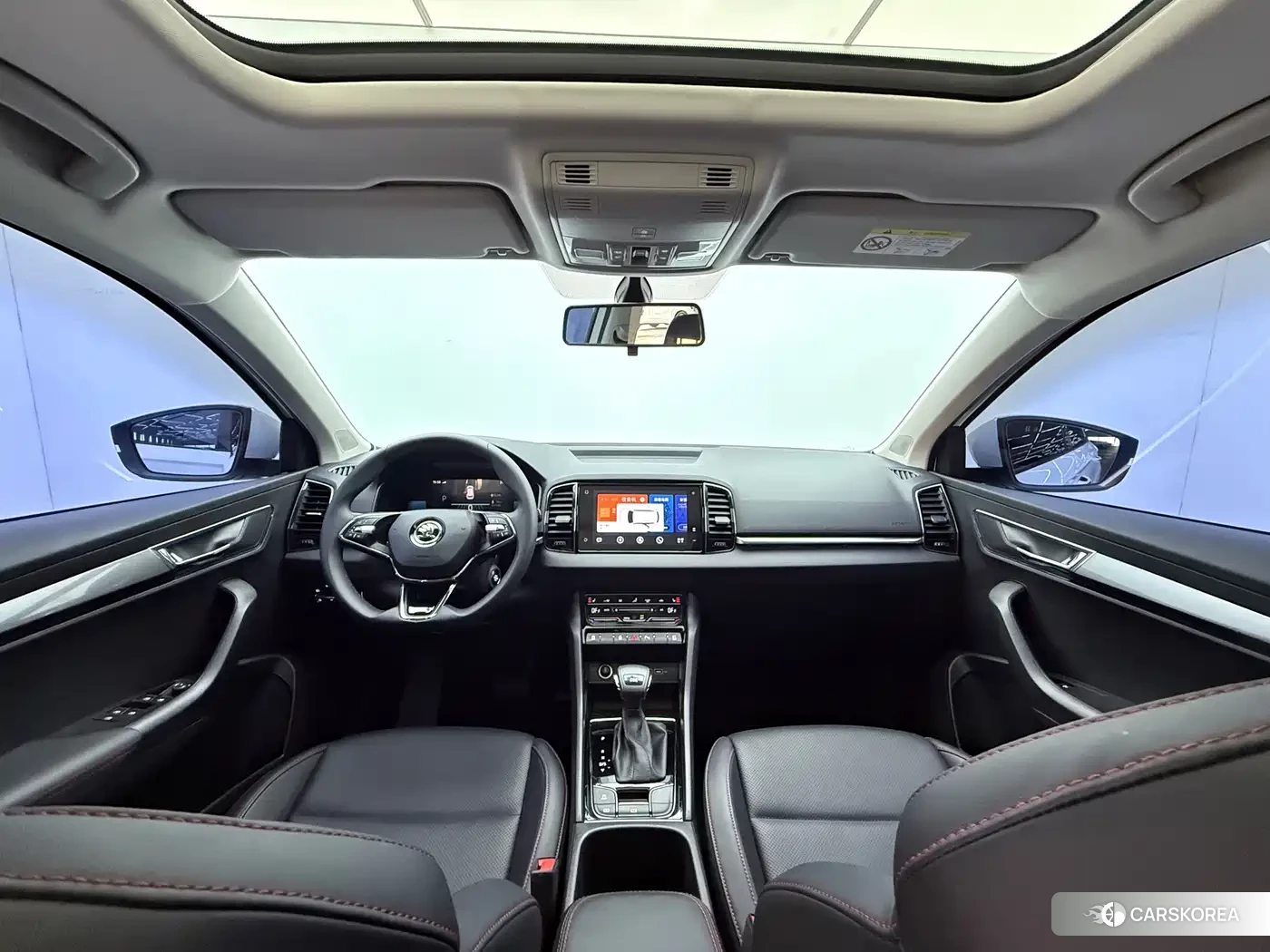 Skoda Karoq 2023 Белый из Китая