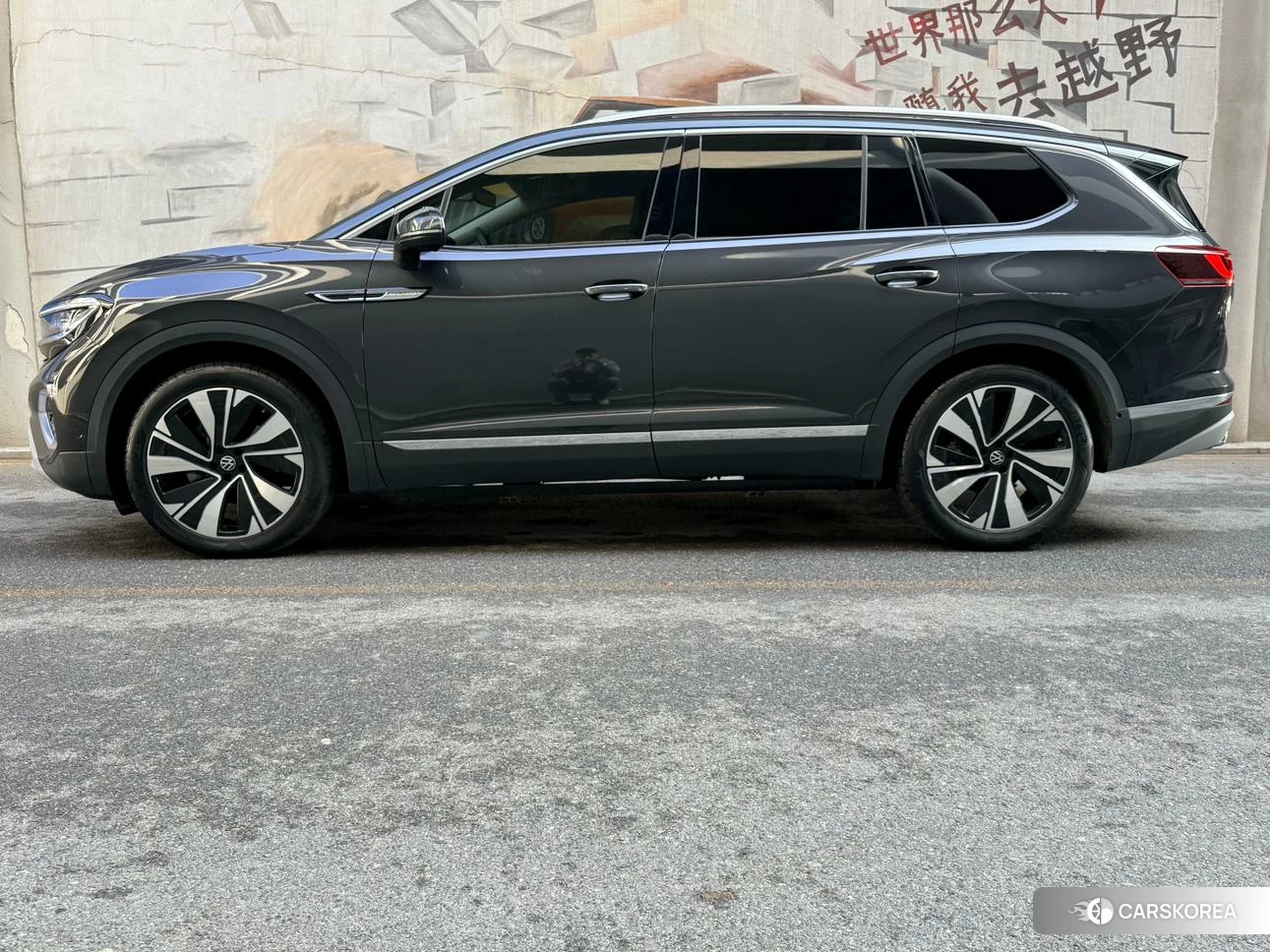 Volkswagen Talagon 2023 Темно-серый из Китая